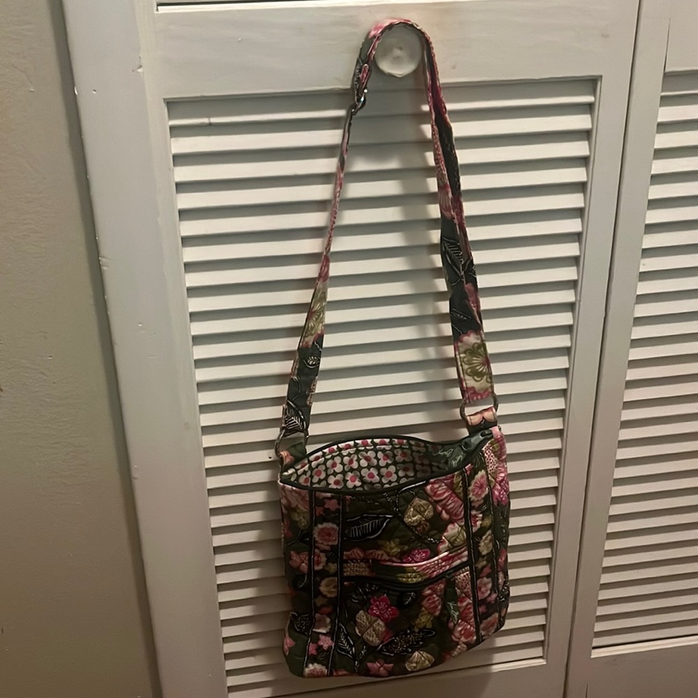 Vera Bradley bag. Used but not damaged. Perfectly good condition.